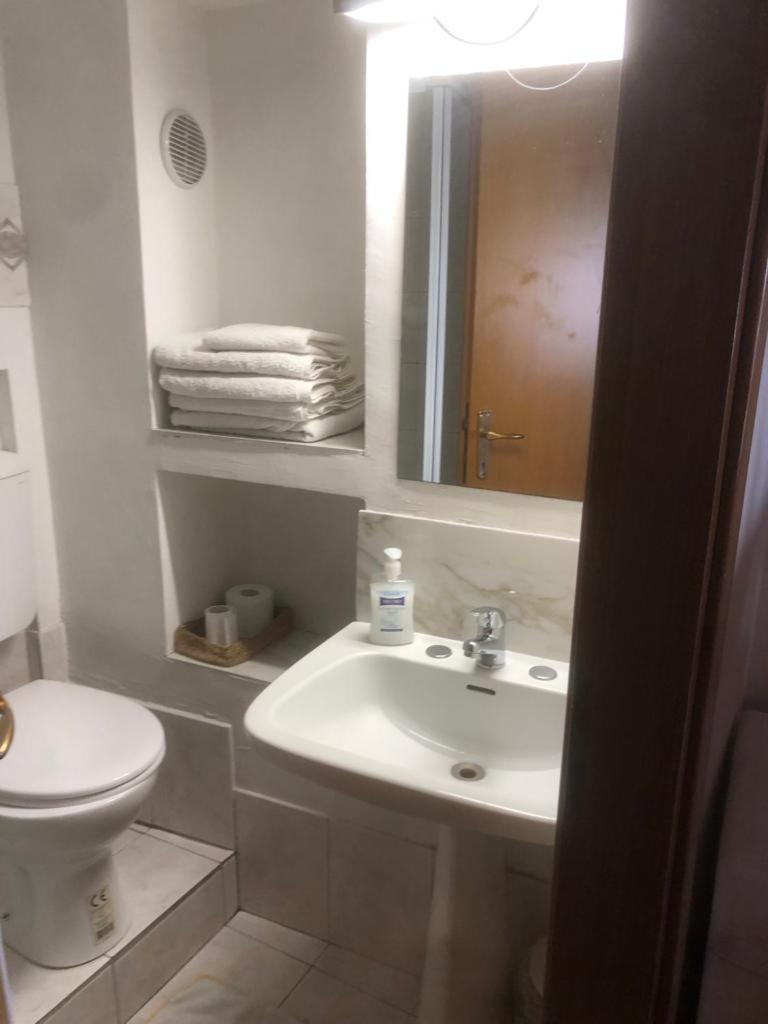 Lovely 1 Room Bedroom Loft, 20 Mins To Bgy Airport Pradalunga エクステリア 写真